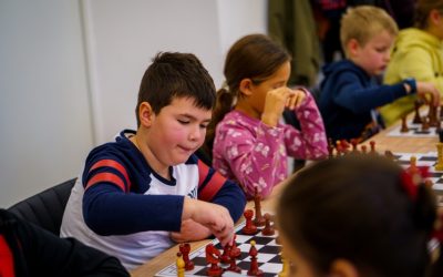 Testközelből nézi a kaposvári fiatal a sakkolimpiát